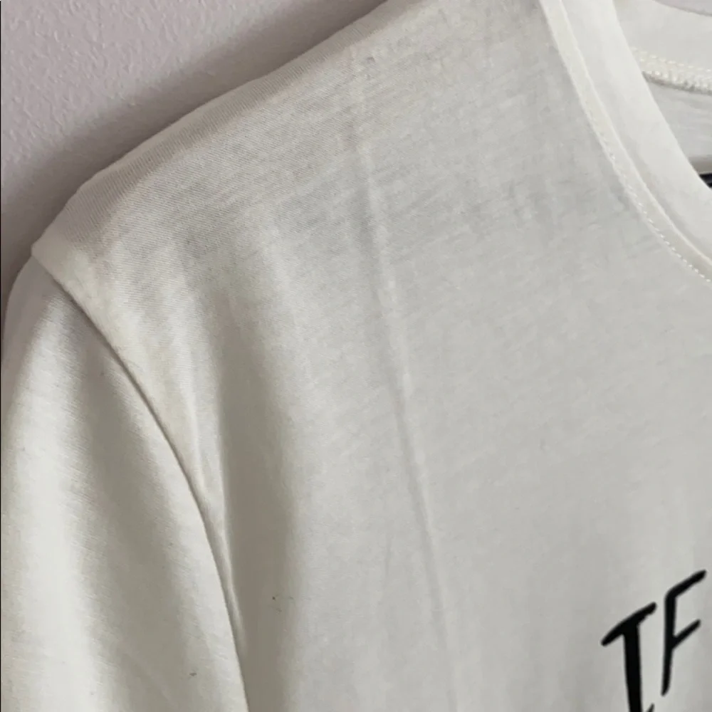 Huameilai Graphic Tee, Size‎ XL, NWT